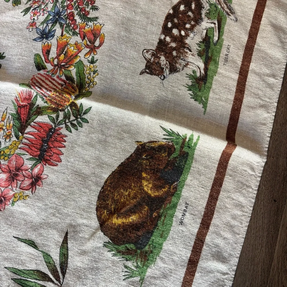 VTG Wildlife of Australia Animal Floral Print Linen Tapestry